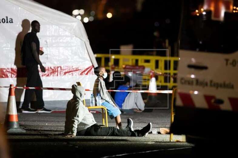  Imagen de archivo de un desembarco de inmigrantes en el muelle de Arguineguín (Foto EFE / Quique Curbelo)